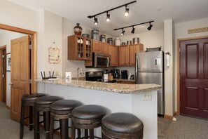 Fridge, microwave, oven, dishwasher - NEW LISTING! Value Unit 1422 - 2BR - Zephyr Mountain Lodge (Winter Park)