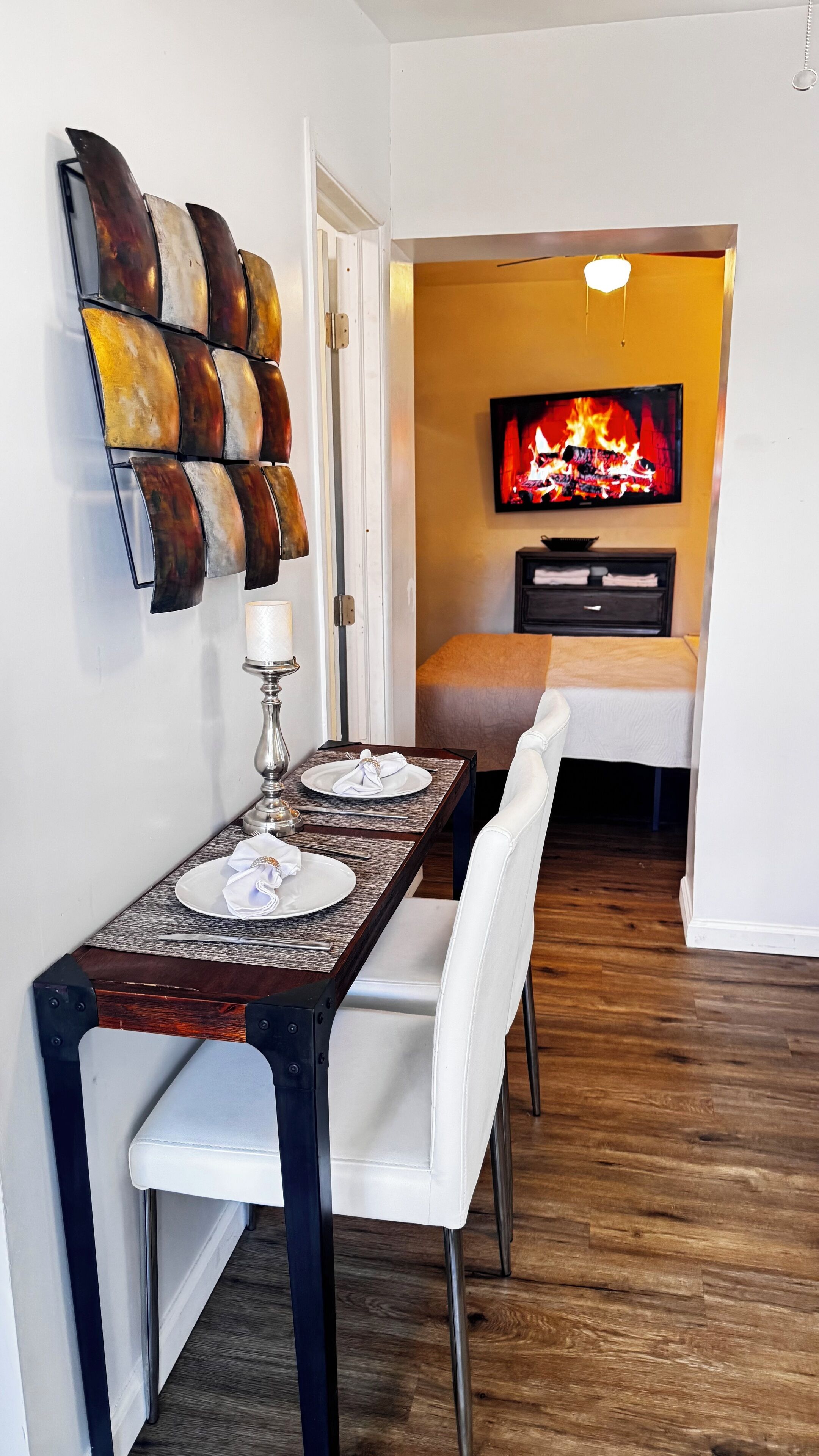 Iron/ironing board, WiFi, bed sheets