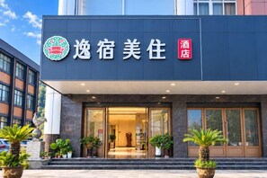 Exterior detail - EZ Hotel (Yuyao Fengshan Road Zhedong Furniture City) (Yuyao)
