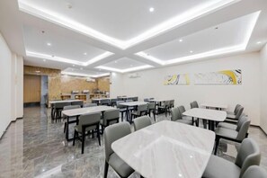 Restaurant - Chenchen Hotel (Yuyao Fengshan Road Zhedong Furniture City) (Yuyao)
