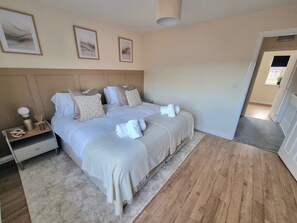 4 Schlafzimmer, Bügeleisen/Bügelbrett, kostenloses WLAN, Bettwäsche
