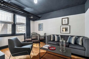 TV - The Burrow at Wrigley (Chicago)