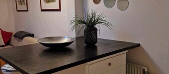 Cosy room with minikitchen in charming Miðvágur, close to the airport.