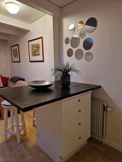Cosy room with minikitchen in charming Miðvágur, close to the airport.