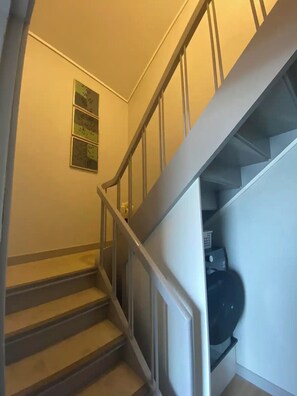 Interior - Cosy big room with minikitchen in charming Miðvágur (Miðvágur)