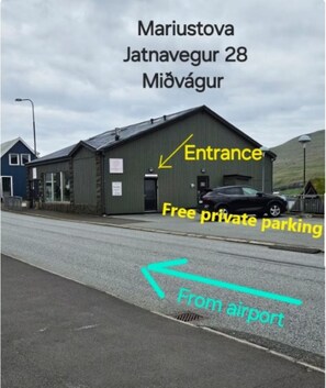 Exterior - Cosy big room with minikitchen in charming Miðvágur (Miðvágur)