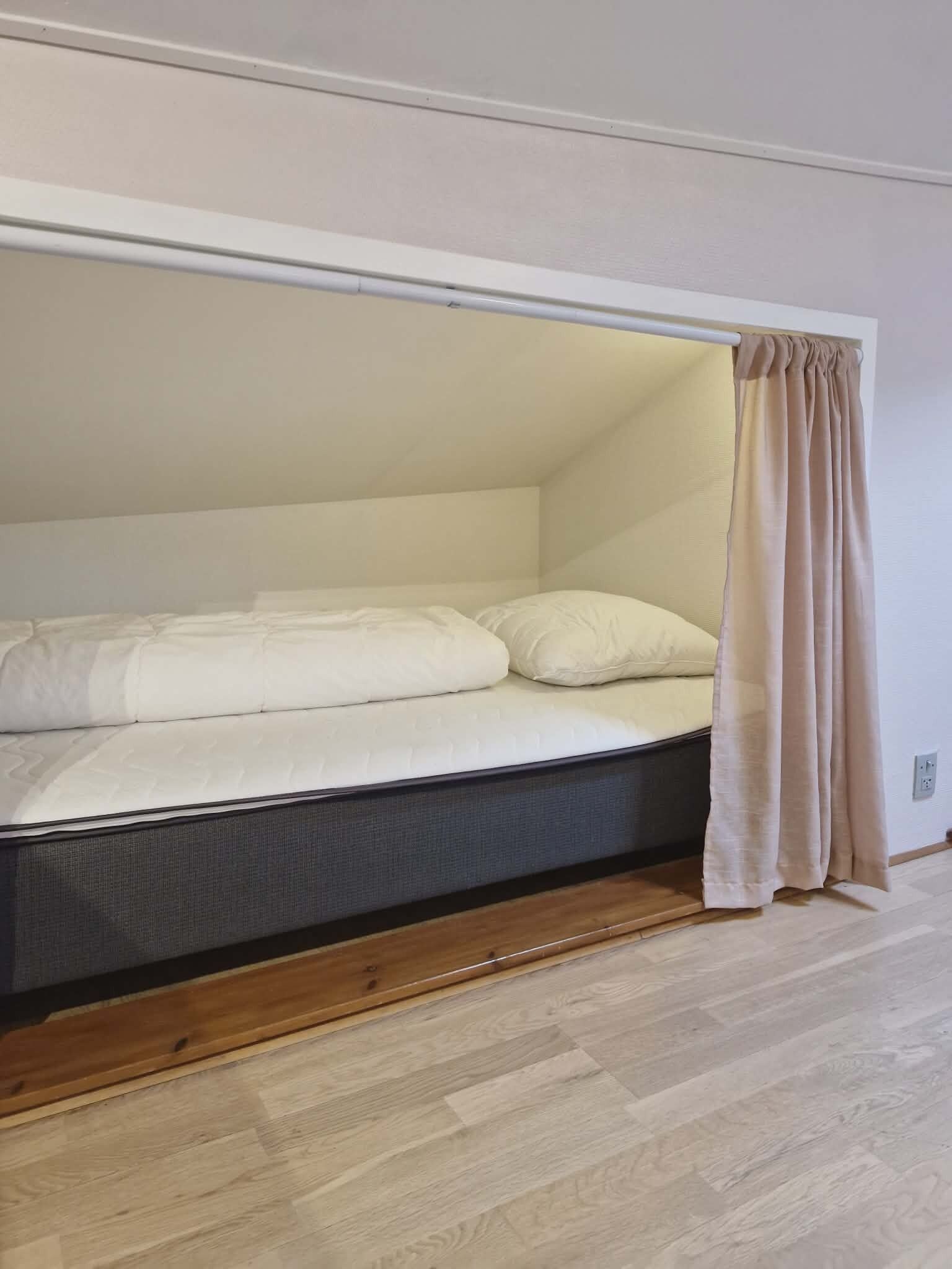 1 dormitori, un bressol de viatge, wifi gratuïta i roba de llit 