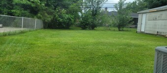 Spacious 4-bedroom house in brilliant Sterling Heights with AC, WiFi