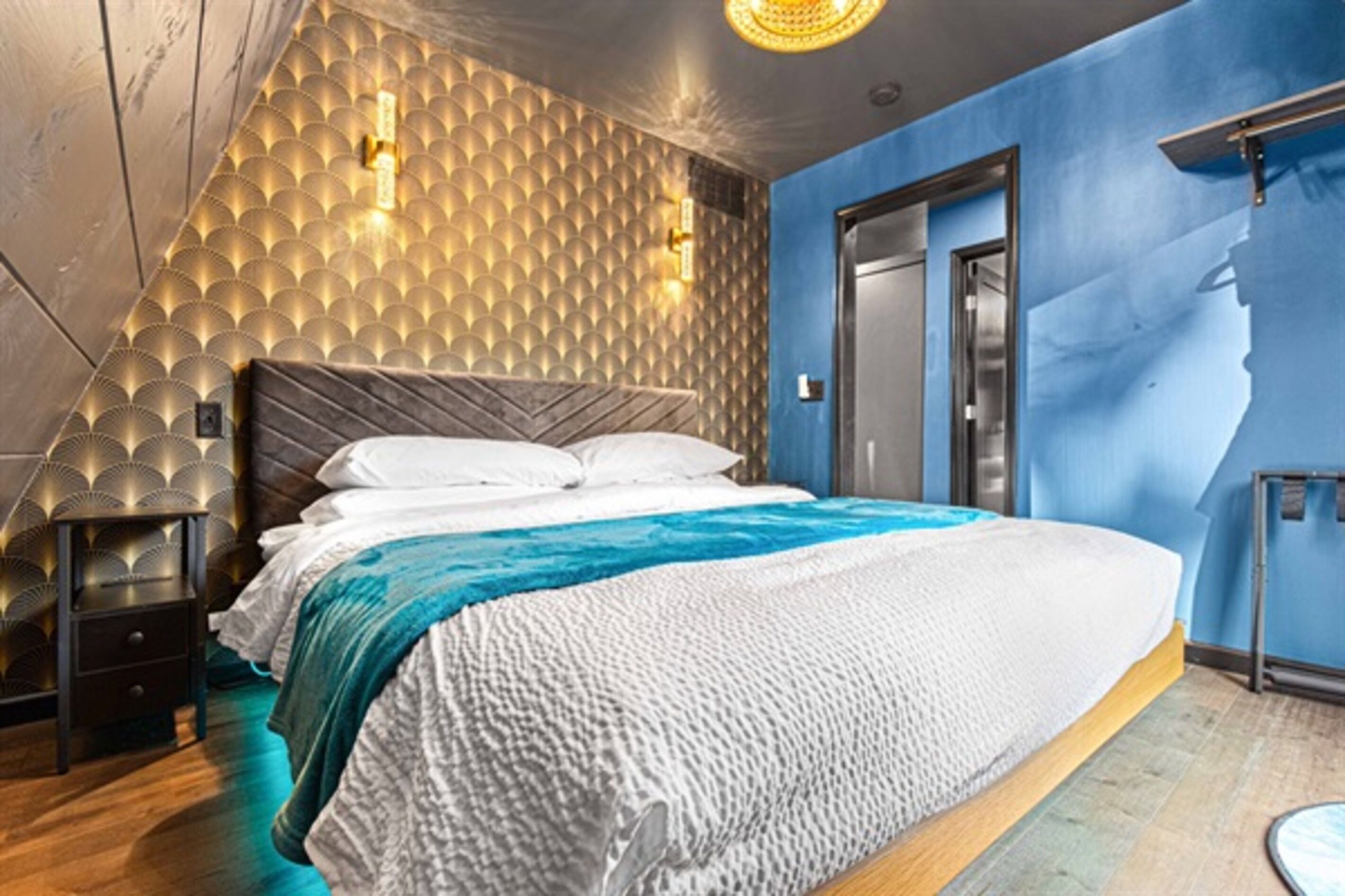 1 bedroom, desk, free WiFi, bed sheets