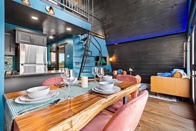 AdultsOnly HeatedPool HotTub FirePit SteamShower