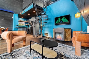 Smart TV, fireplace - Adults-Only 2BR A-Frame | Hot Tub + Steam (Omaha)