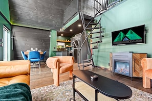 Smart TV, fireplace