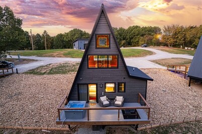 TableRockLake Romantic HeatedPool PetFriendly ThunderRidge Close