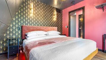 1 bedroom, desk, WiFi, bed sheets