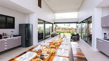 Free daily buffet breakfast