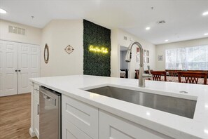 Interior - Windsor Hills Spacious Condo, Pool, Slides, By Disney (Kissimmee)