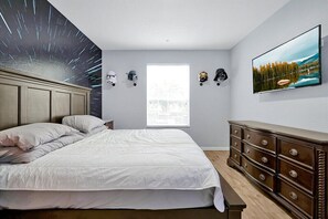 3 bedrooms, desk, travel cot, free WiFi