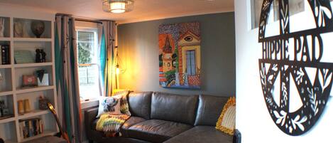 TV, fireplace, stereo