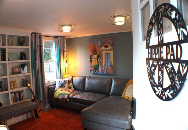 TV, fireplace, stereo