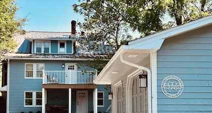 The Hippie Pad In the heart of downtown Abingdon, The Hippie Pad in the heart of downtown Abingdon