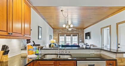 Villa by the Lake, Villa by the Lake- 3BR Condo at The Village on Lake Martin!