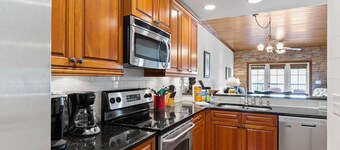 Villa by the Lake, Villa by the Lake- 3BR Condo at The Village on Lake Martin!