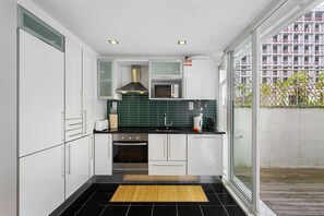 Appartement, 1 chambre | Cuisine privée | Bouilloire électrique, grille-pain