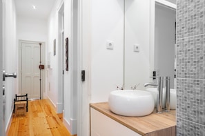 Apartamento, 2 quartos | Banheiro