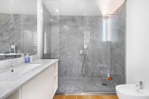 Apartemen, 2 kamar tidur | Kamar mandi