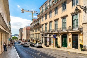 A street with buildings, a tram, and a construction crane. - Alecrim 43 Top Location Perfect To Explore Lisbon (Lisbon)