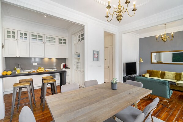 Apartament, 1 dormitori | Sala d'estar | Televisor de pantalla plana
