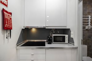 Studio | Private kitchenette - Hidden Gem In Alfama Perfect To Explore Lisbon (Lisbon)