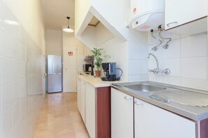 Apartment, 2 Bedrooms | Private kitchen | Electric kettle