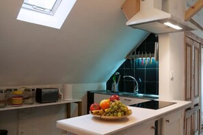 Apartment, 2 Bedrooms | Private kitchen