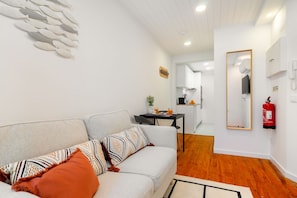 Appartement, 1 chambre | Coin séjour | Télévision à écran plat