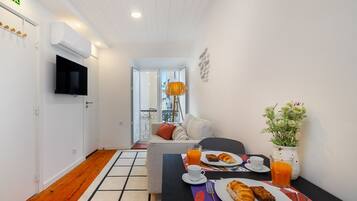 Apartamento, 1 quarto | Área de estar | TV de tela plana