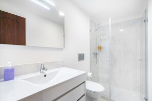 Apartment, 2 Bedrooms | Bathroom