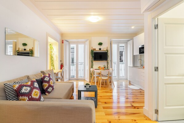 Living area - Intendente Modern 1-Bed W/ Lift & Ac In Top Notch Location (Lisbon)