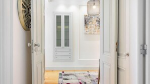Living area - Luxury Stay In Prime Location W/ Ac, Lift & Private Patio (Lisbon)