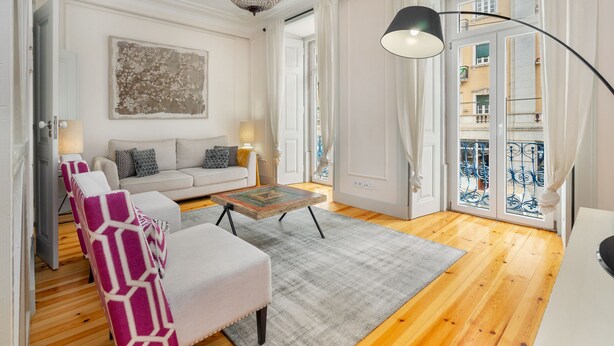 A living room with a sofa, armchairs, a coffee table, and a chandelier. - Luxury Stay In Prime Location W/ Ac, Lift & Private Patio (Lisbon)