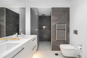 Departamento, 1 habitación | Baño | Secadora de cabello, toallas, papel de baño 