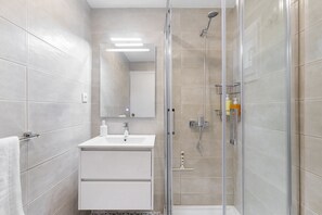 Bathroom - Wilderness Escape: Secluded Haven For Remote Work (Sintra)