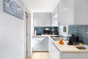 House, 2 Bedrooms | Private kitchen | Electric kettle, toaster