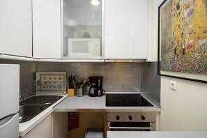 Apartment, 1 Bedroom | Private kitchenette