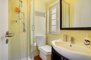 Apartment, 1 Bedroom | Bathroom