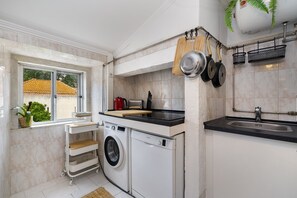 Apartment, 1 Bedroom | Private kitchen | Electric kettle, toaster