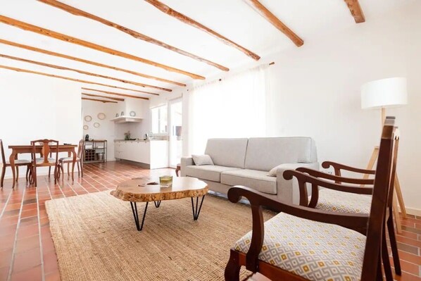 House, 2 Bedrooms | Living area - Countryside Charm Near Wedding Venue W/ Bbq Patio (Torres Vedras)