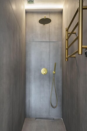 Appartement, 2 slaapkamers | Badkamer | Handdoeken, toiletpapier