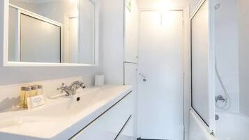 Apartment, 1 Bedroom | Bathroom
