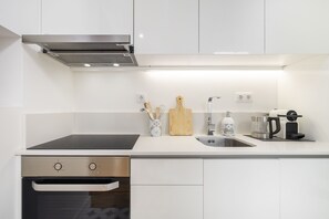 Apartment, 1 Bedroom | Private kitchen | Toaster